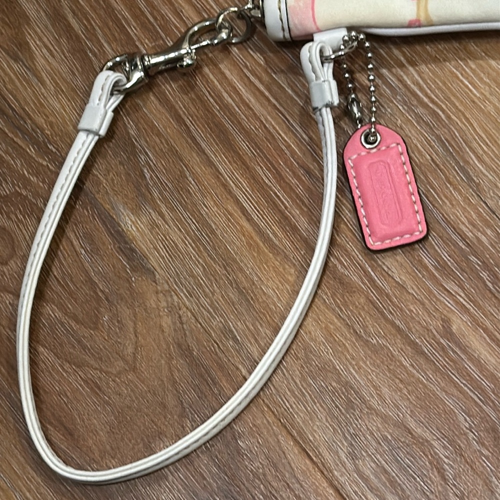 Coach Vintage 1941 Hampton Scribble Wristlet (with hang tag)(EUC) - Picture 10 of 16